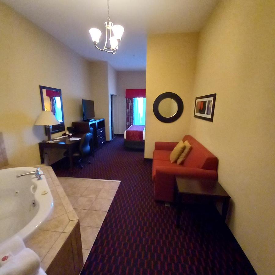 King Suite with Hot Tub - Non-Smoking